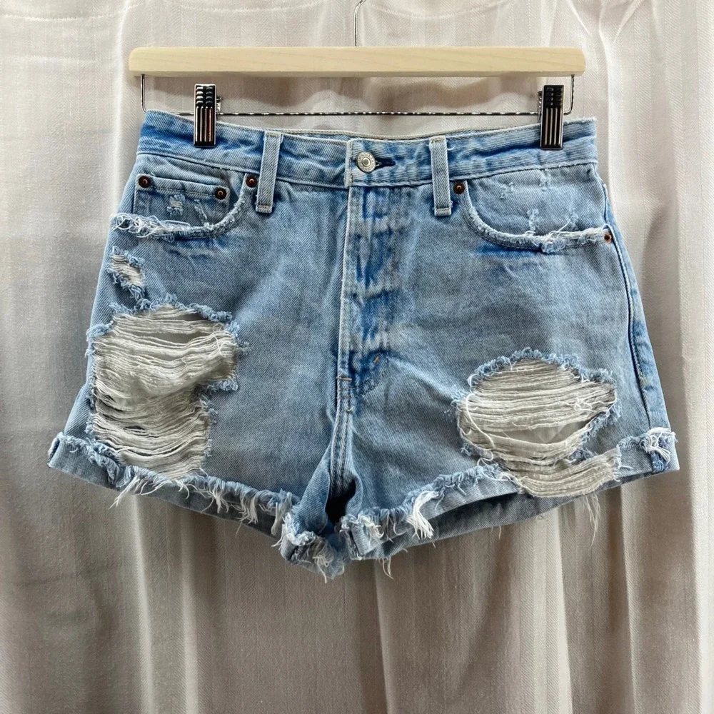 Abercrombie Fitch Mom‎ High Rise Denim Shorts Distressed Frayed Light Wash 26/2
